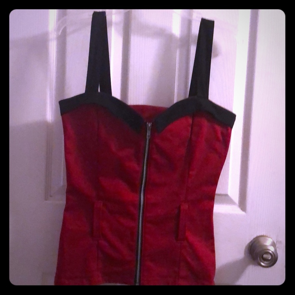 Switchbladestiletto sassy zip up tank